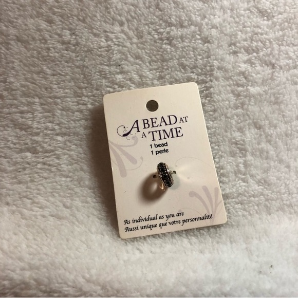 FINAL SALE- LEAVING CLOSET-NO FURTHER DISCOUNTS - Picture 5 of 13